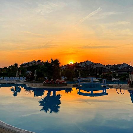 Green Apartment And Pools Дезенцано-дель-Гарда Экстерьер фото