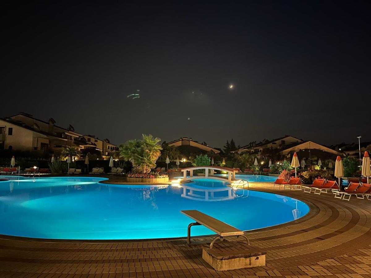 Green Apartment And Pools Дезенцано-дель-Гарда Экстерьер фото