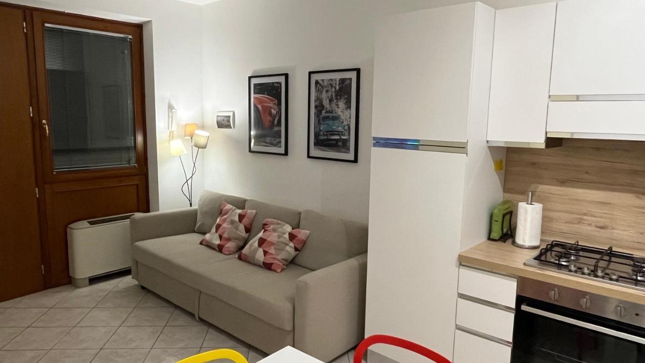 Green Apartment And Pools Дезенцано-дель-Гарда Экстерьер фото